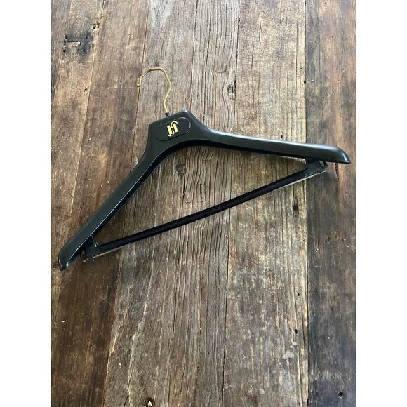 Hickey Freeman Men's Suit Hanger Black Plastic JP - Picture 1 of 3
